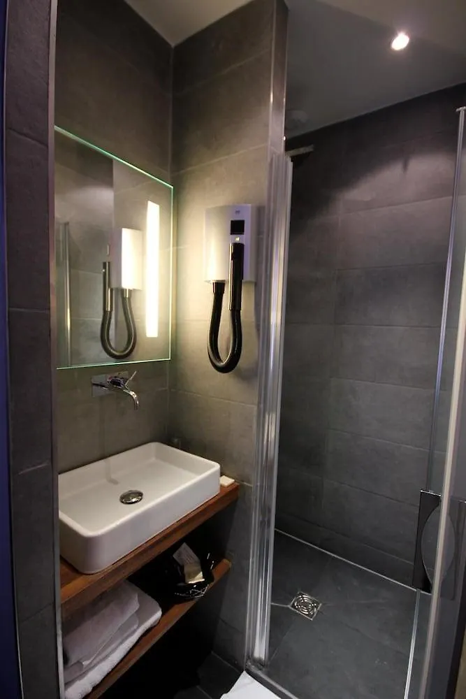Lumieres Montmartre Hotel 3*
