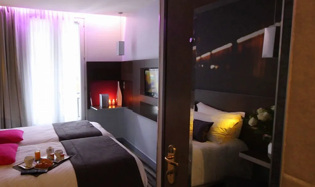 Lumieres Montmartre Hotel 3*