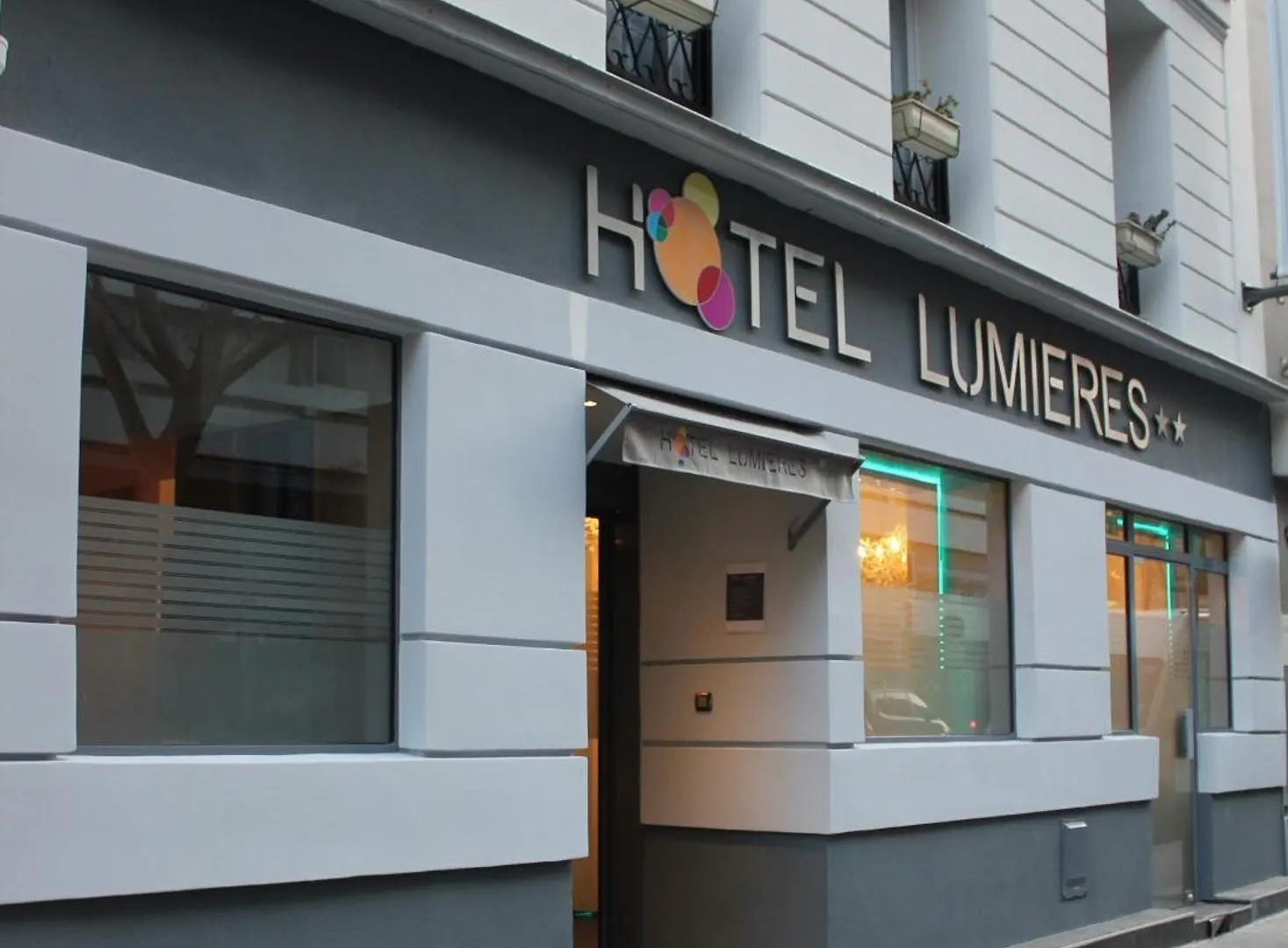 Otel Lumieres Montmartre Paris