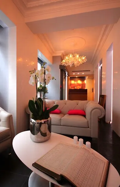 Otel Lumieres Montmartre 3*